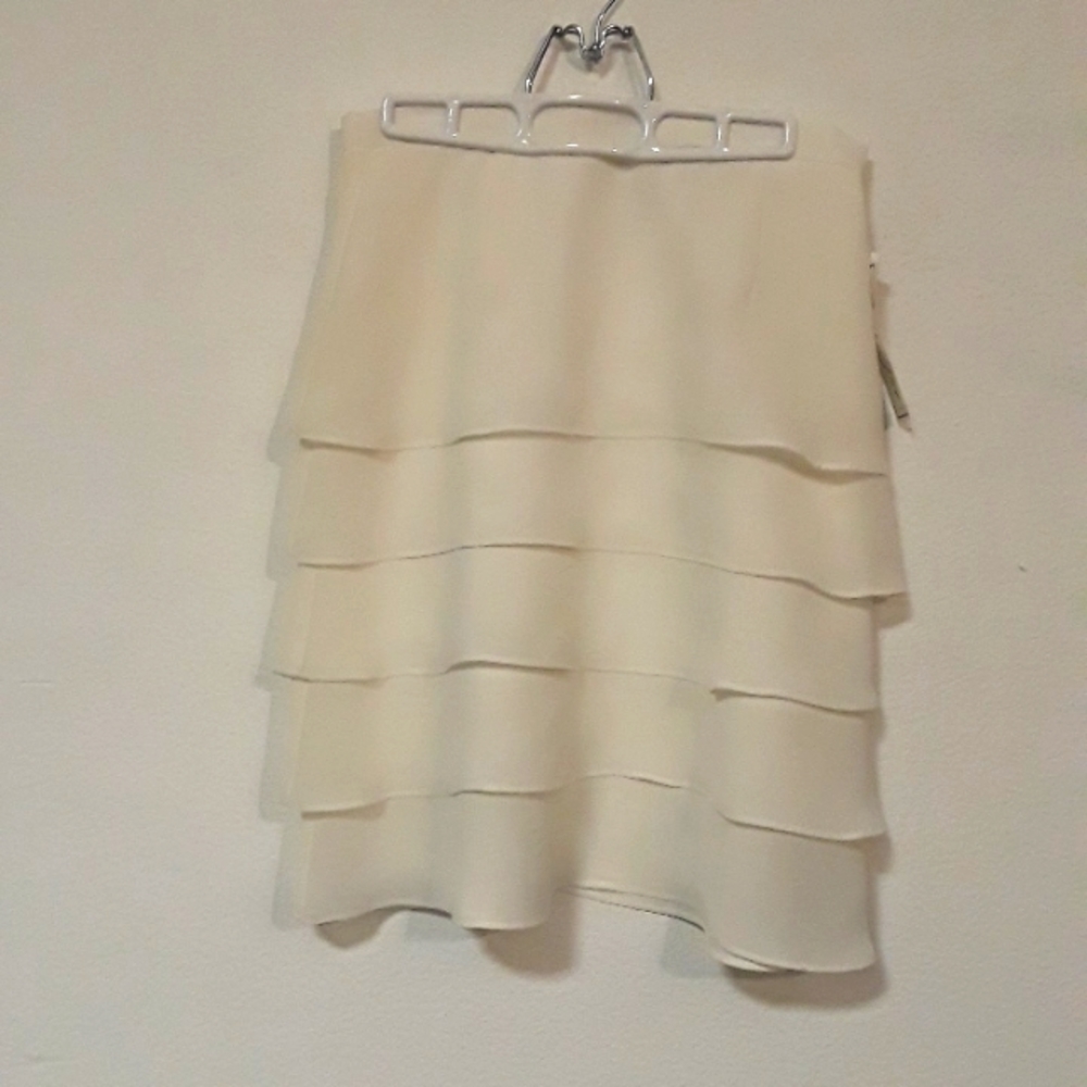 *CDR2 -  NEW VINTAGE NUEVA SIZE  6 100% POLYESTER SKIRT MADE IN CANADA